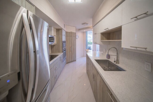 Photo - Luxury 2bd/2ba beachfront condo with large private patio Unit 425