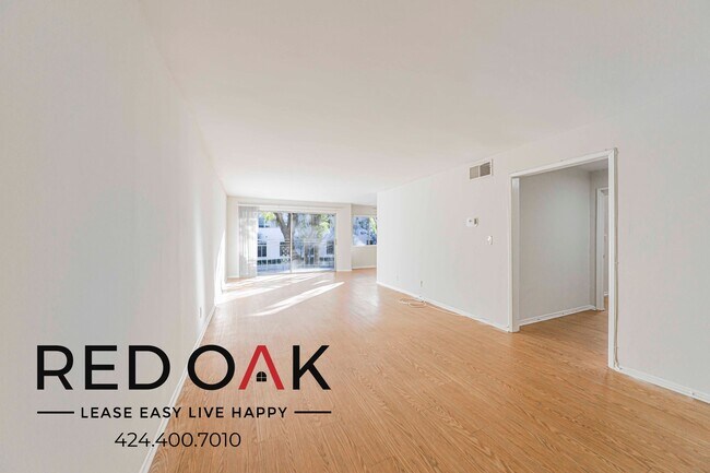 Building Photo - 5204 Yarmouth Ave Unit 108