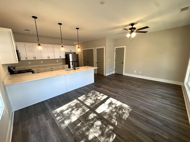 Photo - Downtown 4br Home FOR RENT