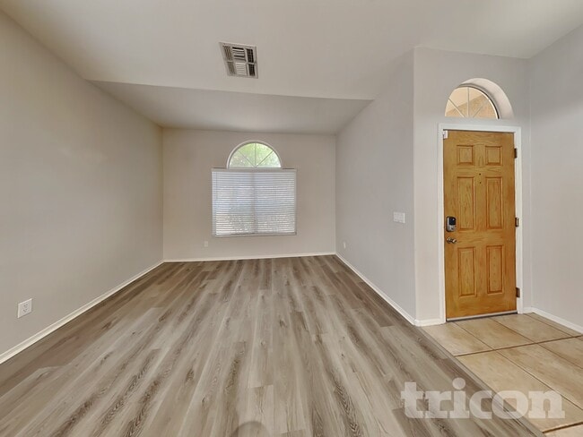 Photo - 5521 N 103rd Dr