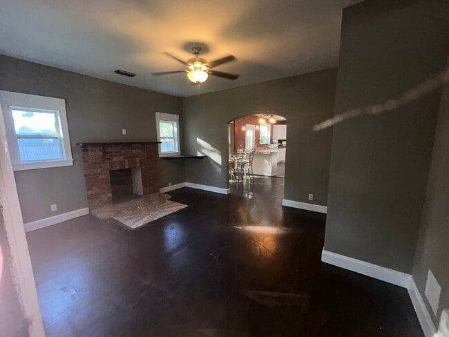 Photo - 115 E Lattin St