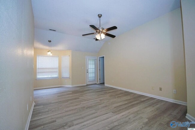 Photo - 102 Vistawood Ct