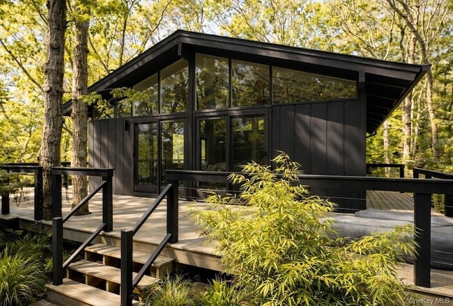15 Lake View Ct