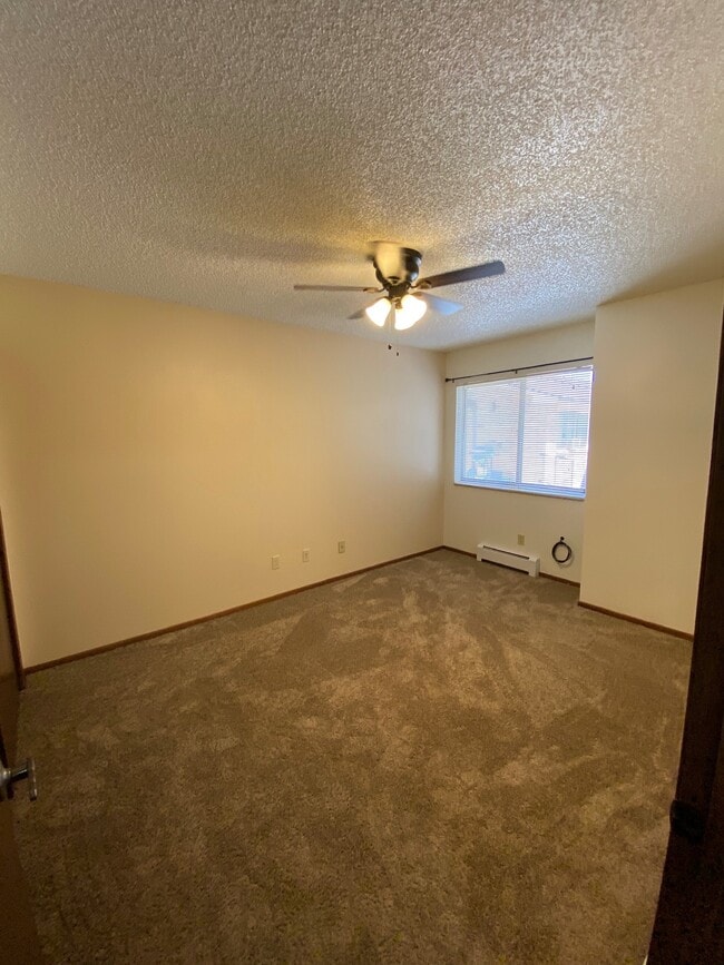 Photo - Golden Oaks Apartments