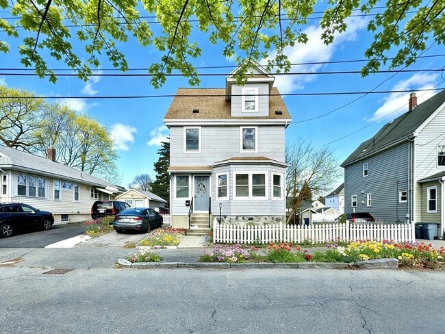 Building Photo - 98 Safford St