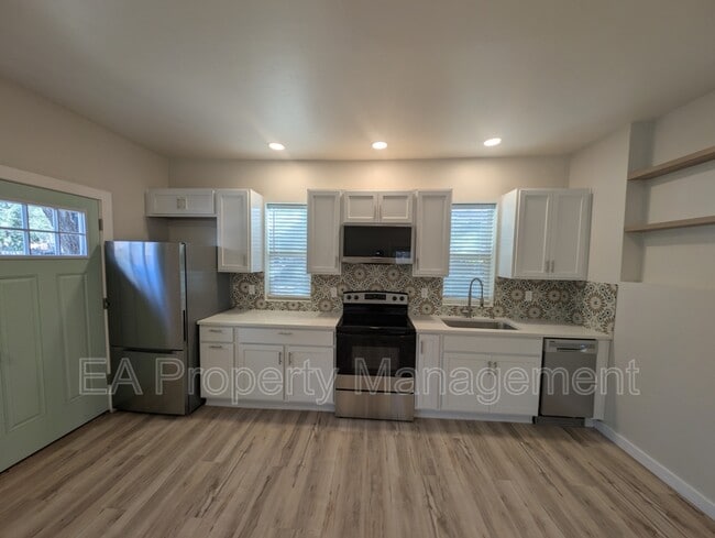 Photo - 816 1/2 13th St NW