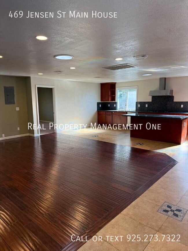 Photo - 469 Jensen St