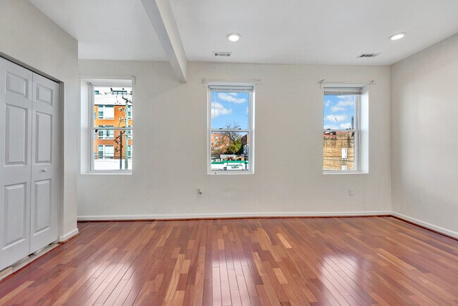 Photo - 806 Kennedy St NW Unidad 2