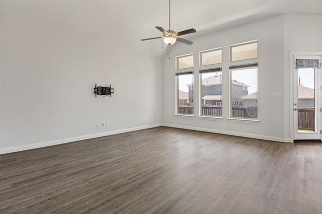 Photo - 727 Spinnaker Loop