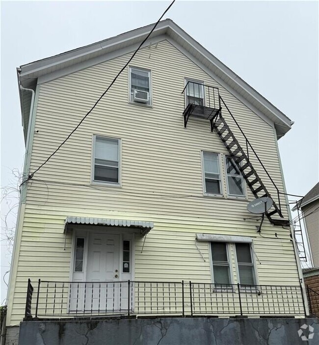 Building Photo - 7 Barnes St Unit 1 Rental