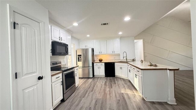 Photo - 1890 Roxey Ln