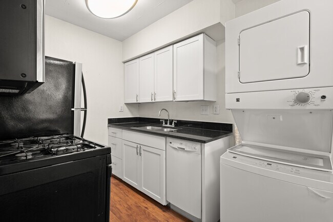 Photo - 2401 Manor Rd Unit 206