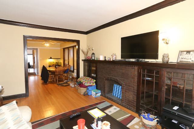 Building Photo - 906 W Fletcher St Unit J02P