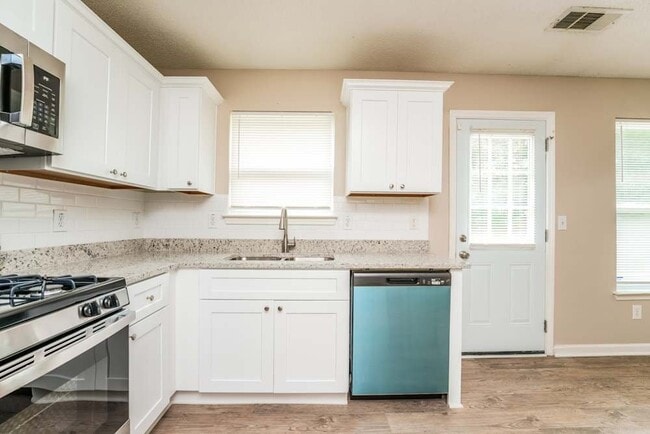 Photo - 4943 Bryant Dr
