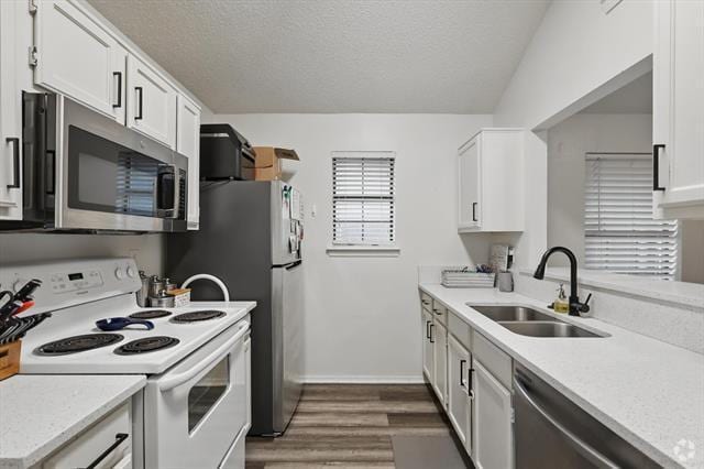 Building Photo - 8738 Hawthorne St Rental