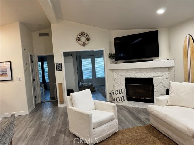 Photo - 21851 Newland St