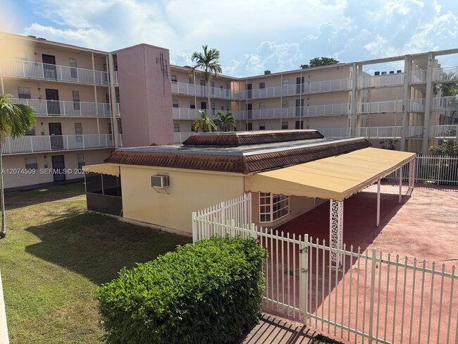 Building Photo - 2800 NW 56th Ave Unit E206