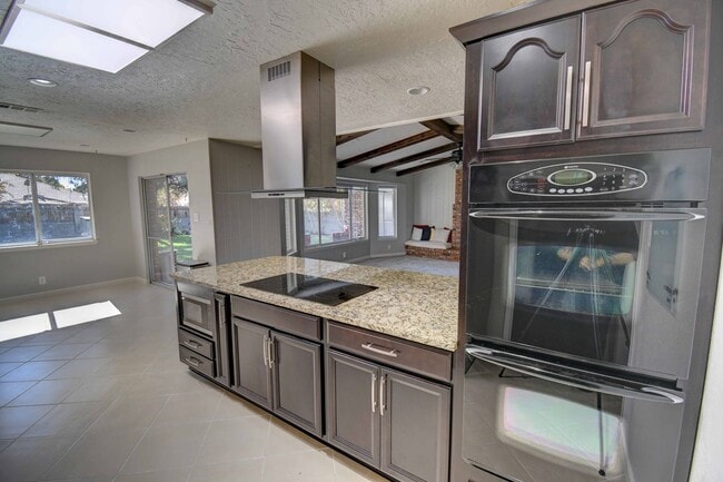 Photo - Beautiful Estate in the Heart of the NE He...