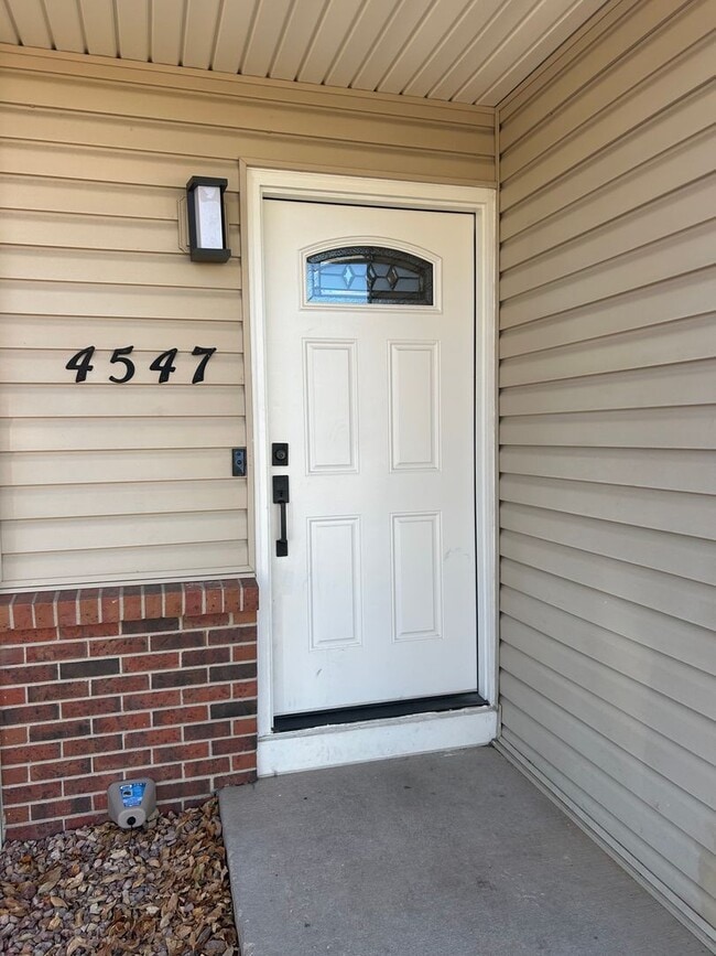 Photo - Single Family 3 bedroom, 2.5 bath