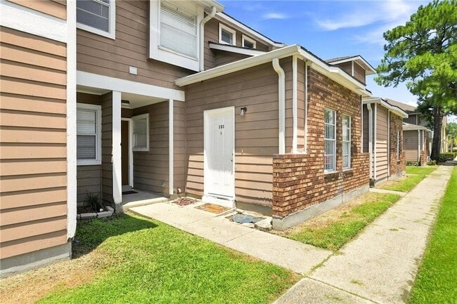 Building Photo - 2425 Oxford Pl Unit 131