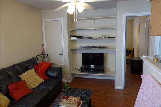 Photo - 1907 Robbins Pl Unit 105