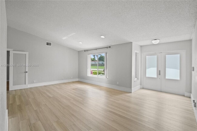 Photo - 4040 NE 6th Ave
