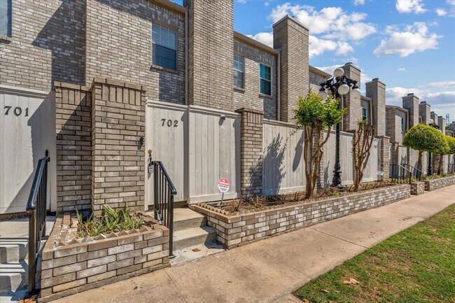 Photo - 4001 Tanglewilde St Unit 702