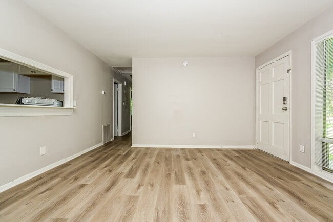Photo - 729 Blueridge Dr