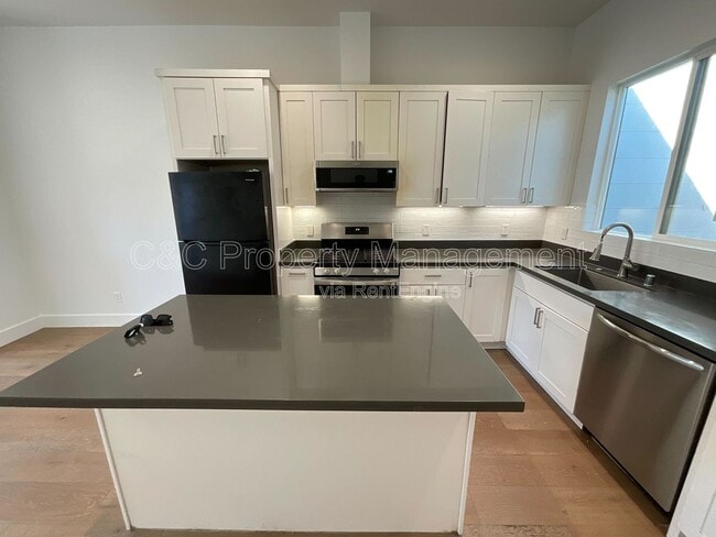 Photo - 182 Los Olivos Ave