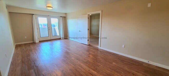 Photo - Spacious 3 bed /2 Bath Condo at Ferguson F... Unidad # 308