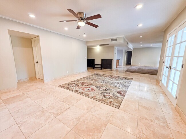 1501 E Fairfield St