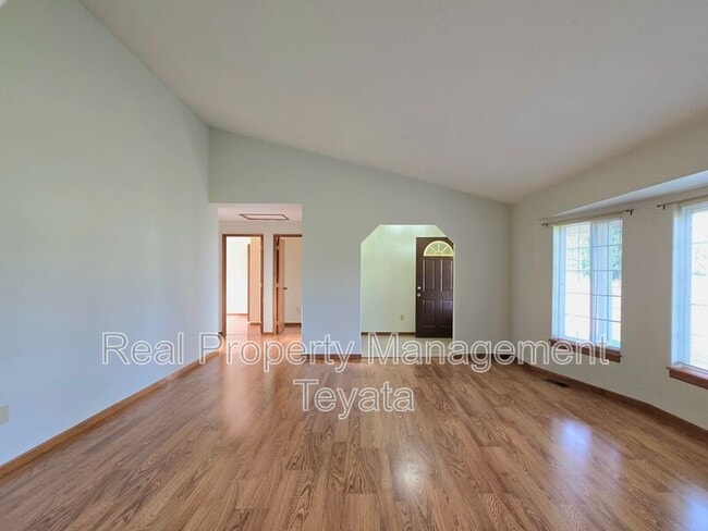 Photo - 338 W King Tut Rd