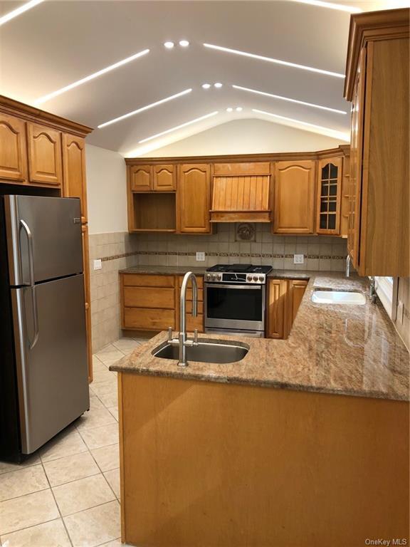 Photo - 14 Stoneham Ln