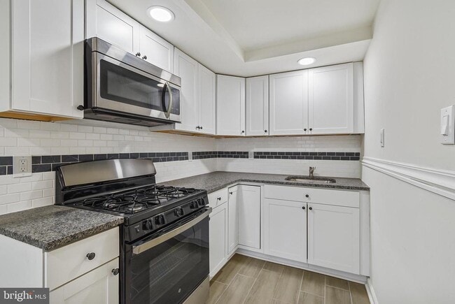 Building Photo - 1246 Wycombe Ave Rental