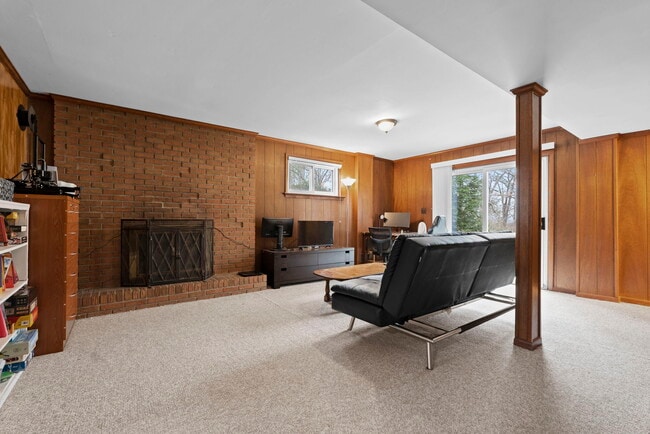 Photo - 3535 Marlbrough Way