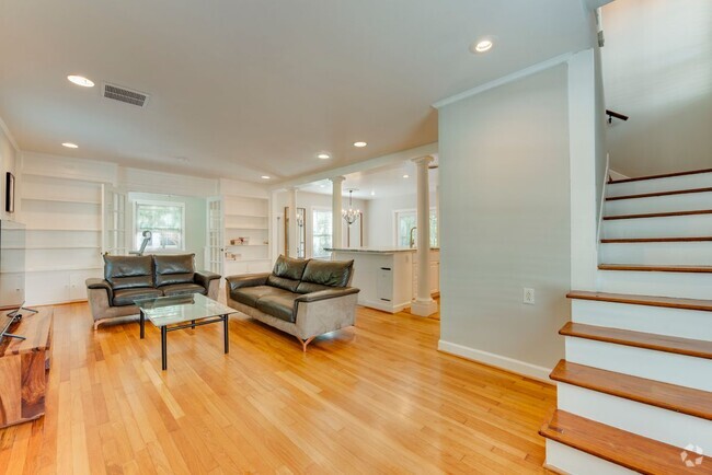 Building Photo - 6540 Buffalo Speedway Rental