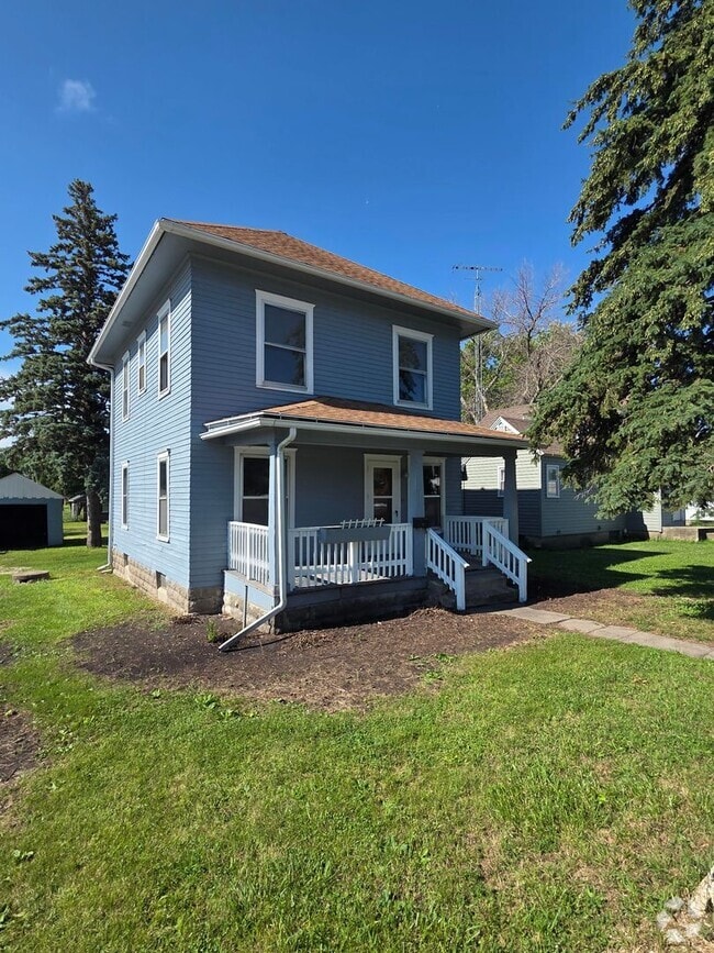 Building Photo - Spacious 3 bedroom $800 per month Rental