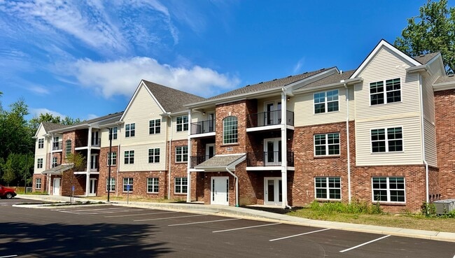 Building Photo - The Oaks of Kenwood Unit 2 Bedroom 2 bath Rental