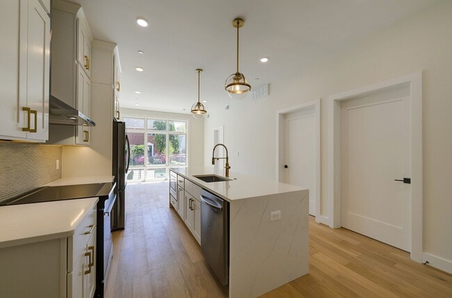 Photo - Modern Sophistication in NW/Friendship Heights - BRAND NEW 2BR/2BA w/ Private Parking Unidad 3