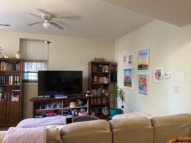 Photo - 1436 N Maplewood Ave Unit G