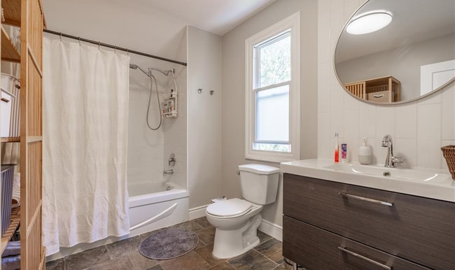 Photo - 536 Cheapside St