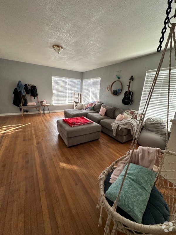 Building Photo - 2057 W Summit Ave Unit B Rental