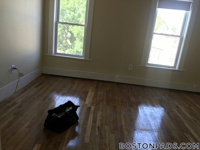 Photo - 53 W Seventh St Unit 3