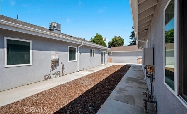 7443 Balcom Ave