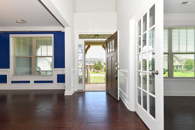 Photo - 406 Fairmile Dr