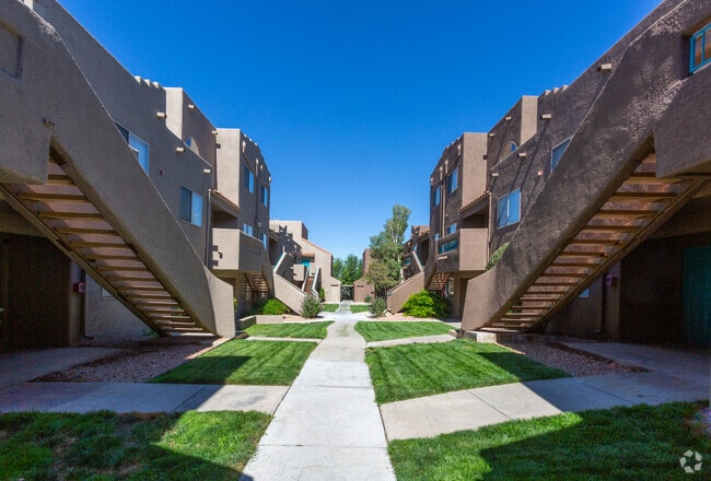 Building Photo - Las Kivas Rental