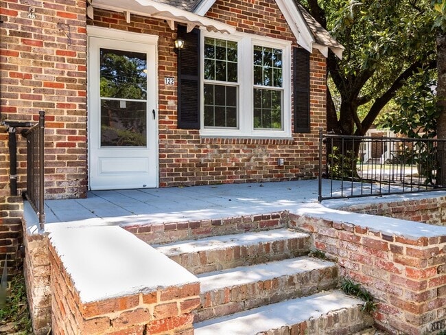 Photo - Oversized Renovated Downtown Cottage