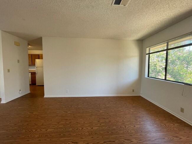 Building Photo - Upstairs 2 Bedroom 1 Bath Apartment in Ata... Unit 9337-28