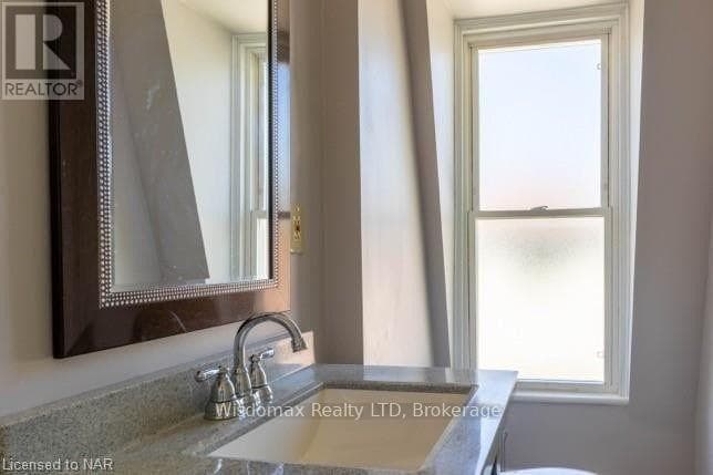 Photo - 4466 FOURTH AVENUE