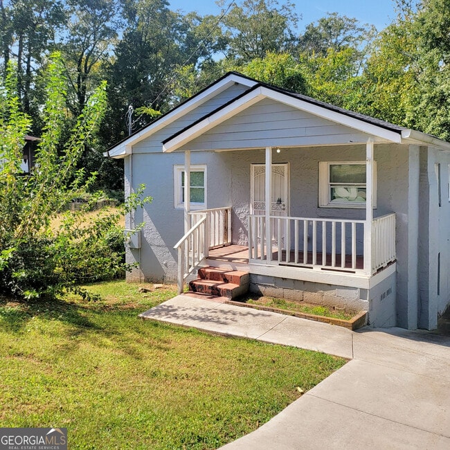 Photo - 1093 Windsor St SW